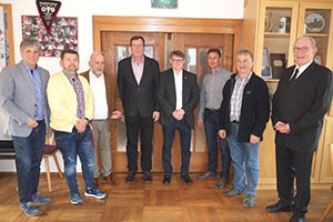 Geschäftsführer Thomas Mörtel und die wiedergewählten Vorstandsmitglieder Josef Kittel, Hermann Arndt, OM Karl Gräf, stv. OM Rainer Hieronymus, Ernst Stengel, Herbert Zink und Hans-Jürgen Hartmann (v.l.). 