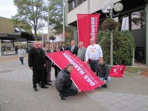 Imagekampagne vor dem Oberasbacher Rathaus