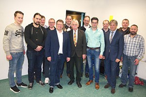 Die neue Vorstandschaft v.l. G.Meyer,T.Hubbes,M.Schuster,M.Ammon,stv.OM S.Wolf,C.Steiner,OM K.Ammon,J.Förderreuther,stv.OM S.Emmert,D.Freyberger,GF T.Mörtel, RP J.Kehrstephan,RP A.Krugmann