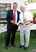 ﻿Blick zurück: 2010 gratulierte Fürths OB Dr. Thomas Jung (l.) Konrad Ammon sen. zum 80. Geburtstag.  